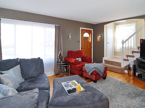 3rd image of 1358 Suffolk Ave