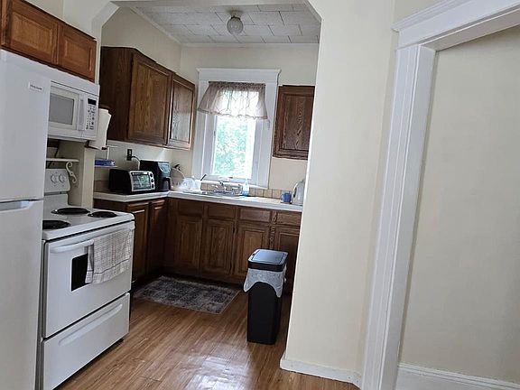 4th image of 182 Lowell Avenue