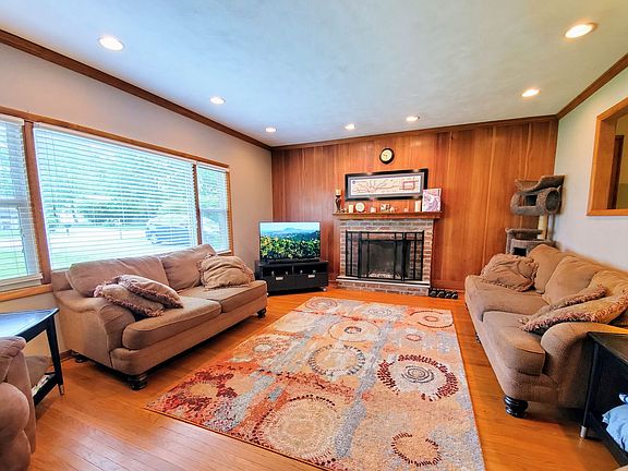 3rd image of 3630 E Park Ln