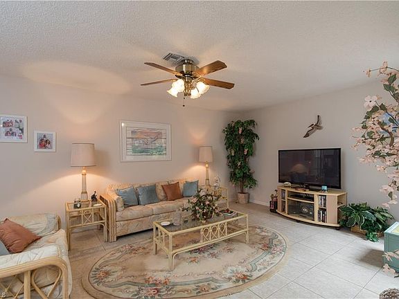 4th image of 716 SE 12th Ct APT 32