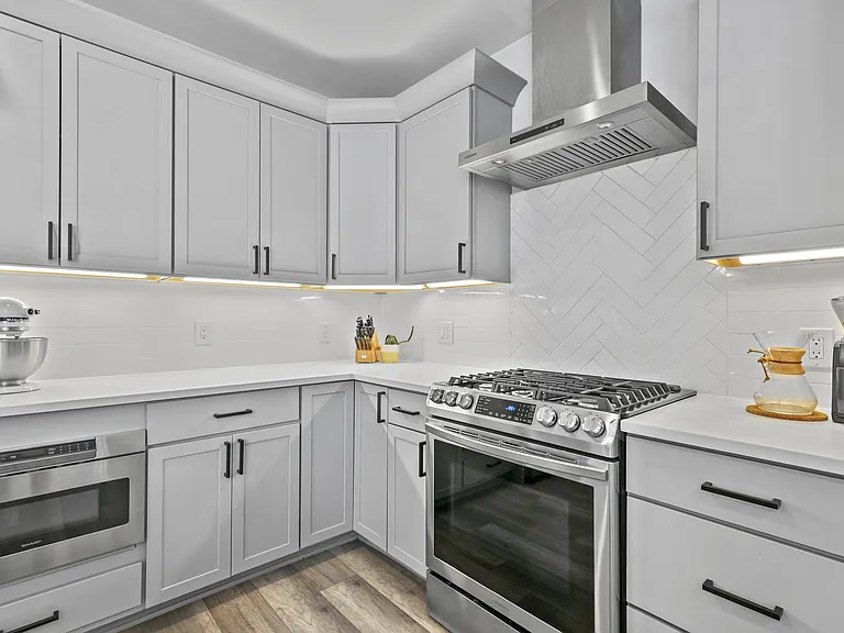 2612 University Pl NW #6 — Photo 16