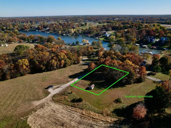 1667 Lake Viking Ter, Gallatin, MO 64640