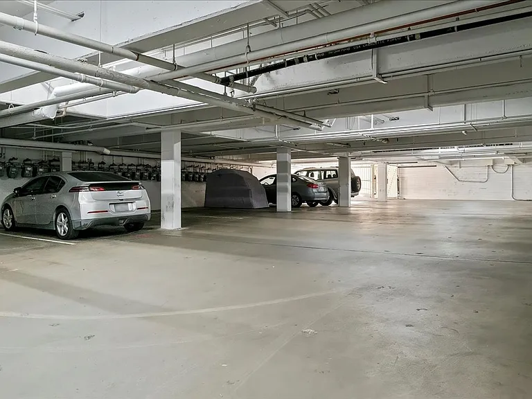 6615 Franklin Ave. — Photo 24