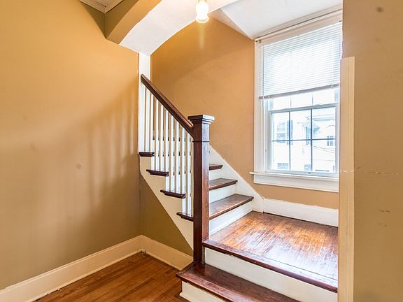 3rd image of 10 Glenwood Blvd