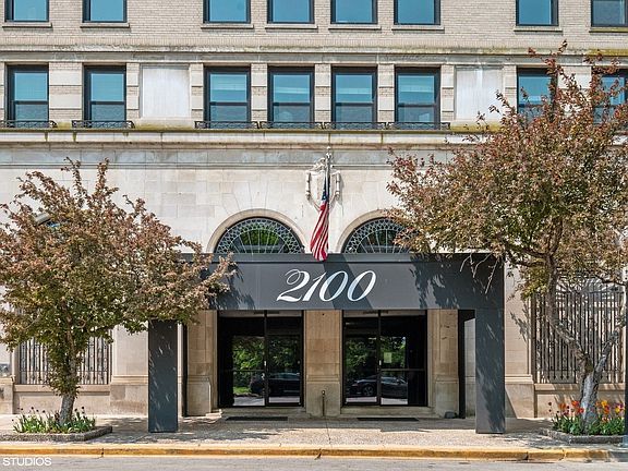 2nd image of 2100 N Lincoln Park W APT 10CN