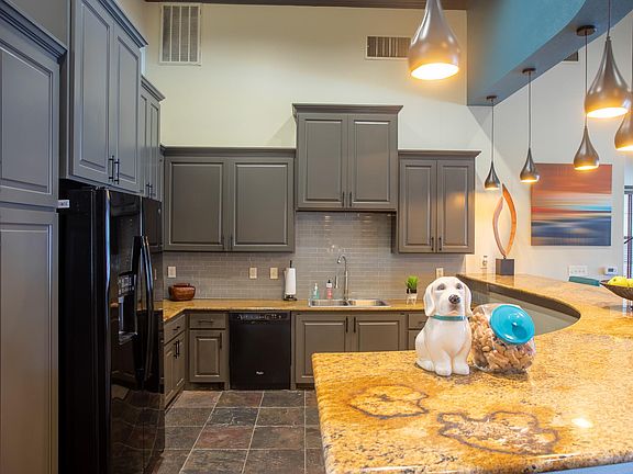 3rd image of 4925 Cromwell Dr APT 1205