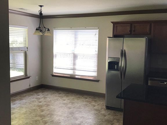Spacious Eat-in Kitchen area