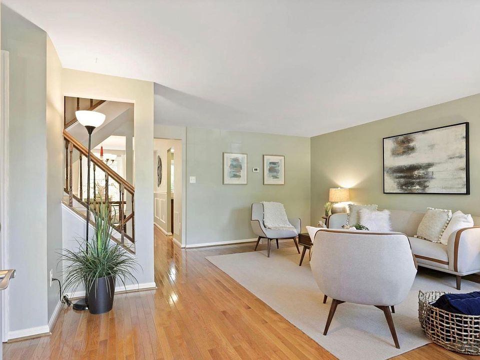 1st image of 2962 Oakleigh Ln