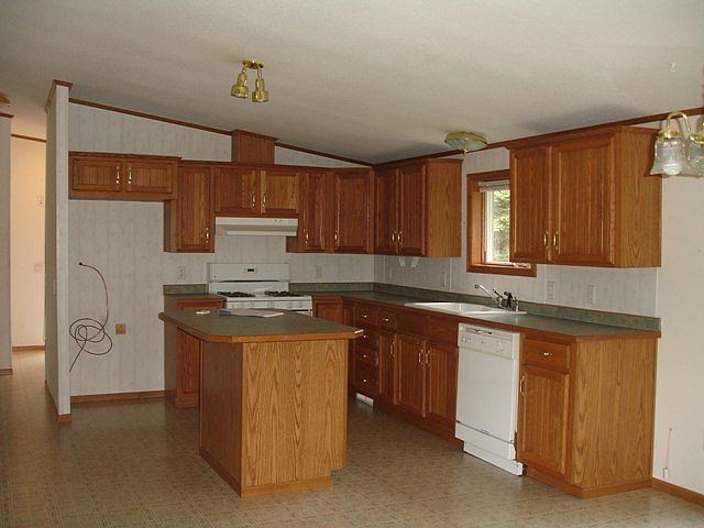 2nd image of 2954 Little Cloquet Rd