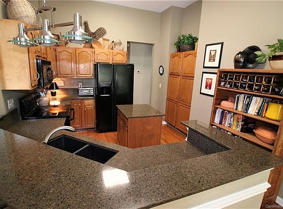 5th image of 3915 Beauvista Dr