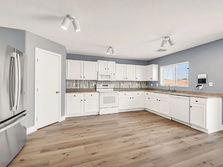 2422 E Olivine Rd — Photo 16
