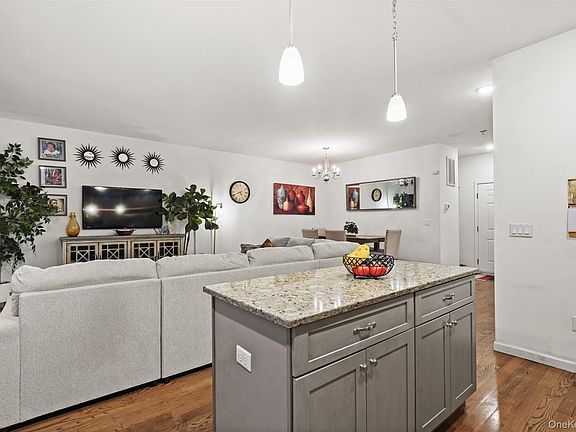 5th image of 28 Magnolia Park