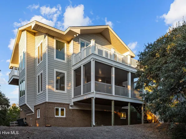 619 Westport Woods Drive, Pine Knoll Shores, NC 28512