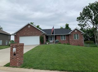 2905 Parkwood Dr, Quincy, IL 62305