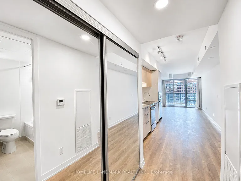 18 Maitland Ter #1006 — Photo 2