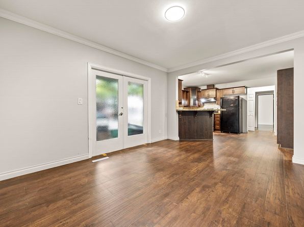 3 bedroom rental in Surrey — photo 8