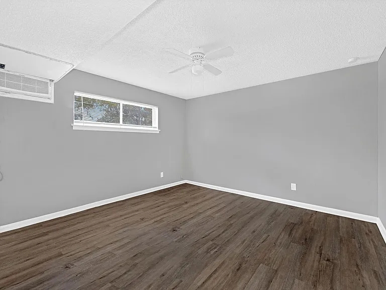 Carolyn Court Apartments — Photo 18