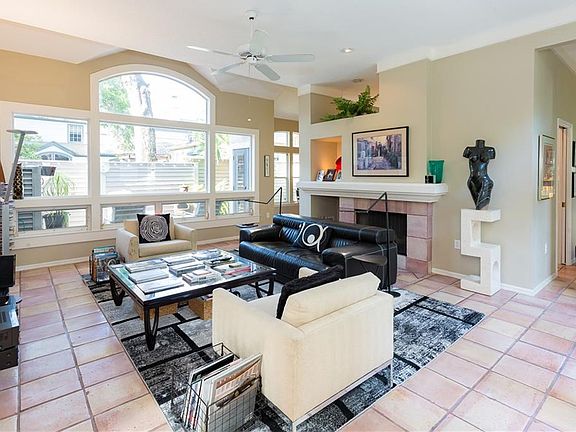 3rd image of 776 S Pennsylvania Ave #4