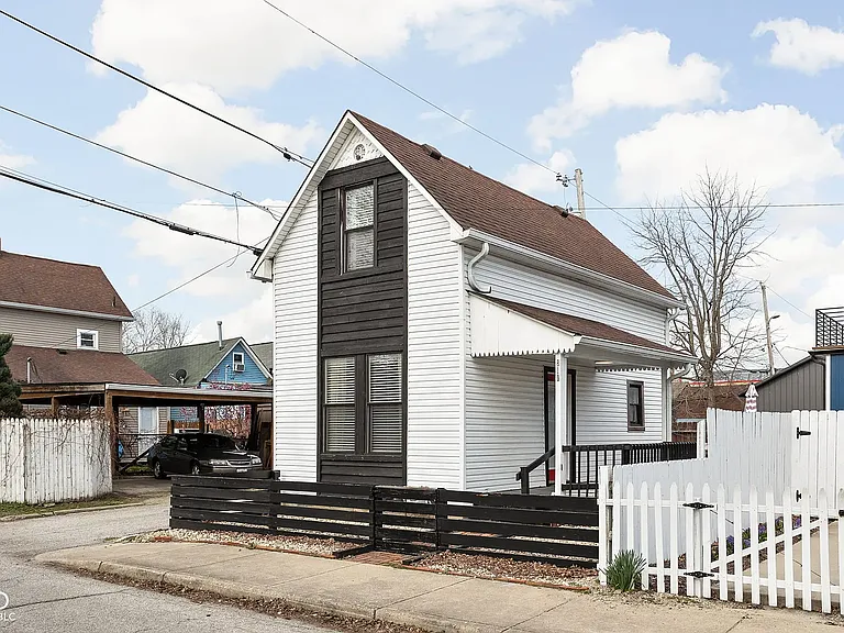 810 Grove St — Photo 2