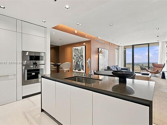 5th image of 300 Biscayne Blvd #5105W