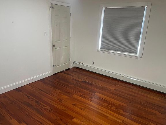 4th image of 159 Horseblock Rd #2