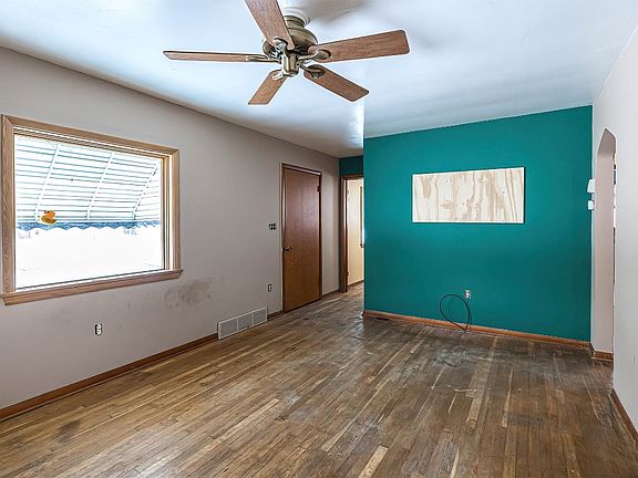 4th image of 919 Evergreen Dr