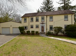 111 Valley Rd, New Rochelle, NY 10804