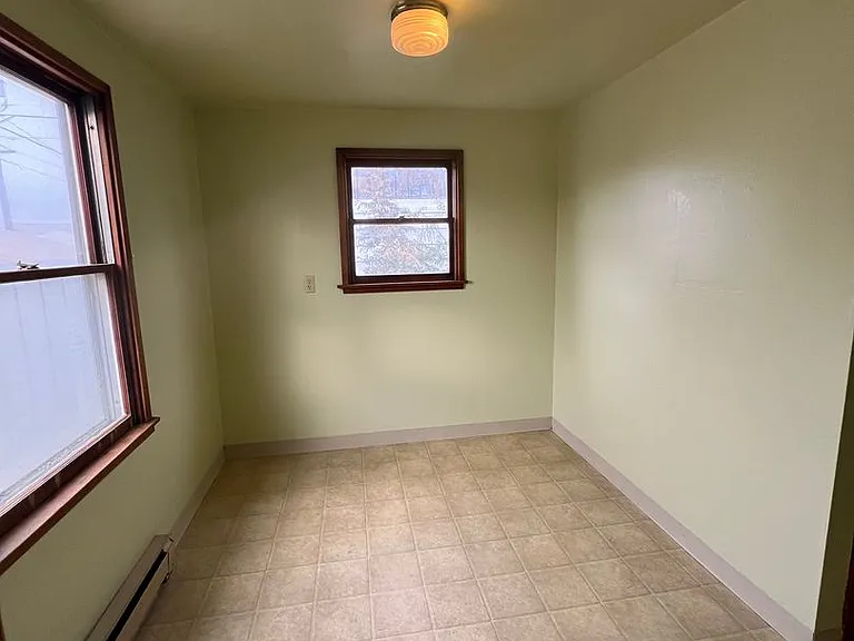 83 NE #H — Photo 3