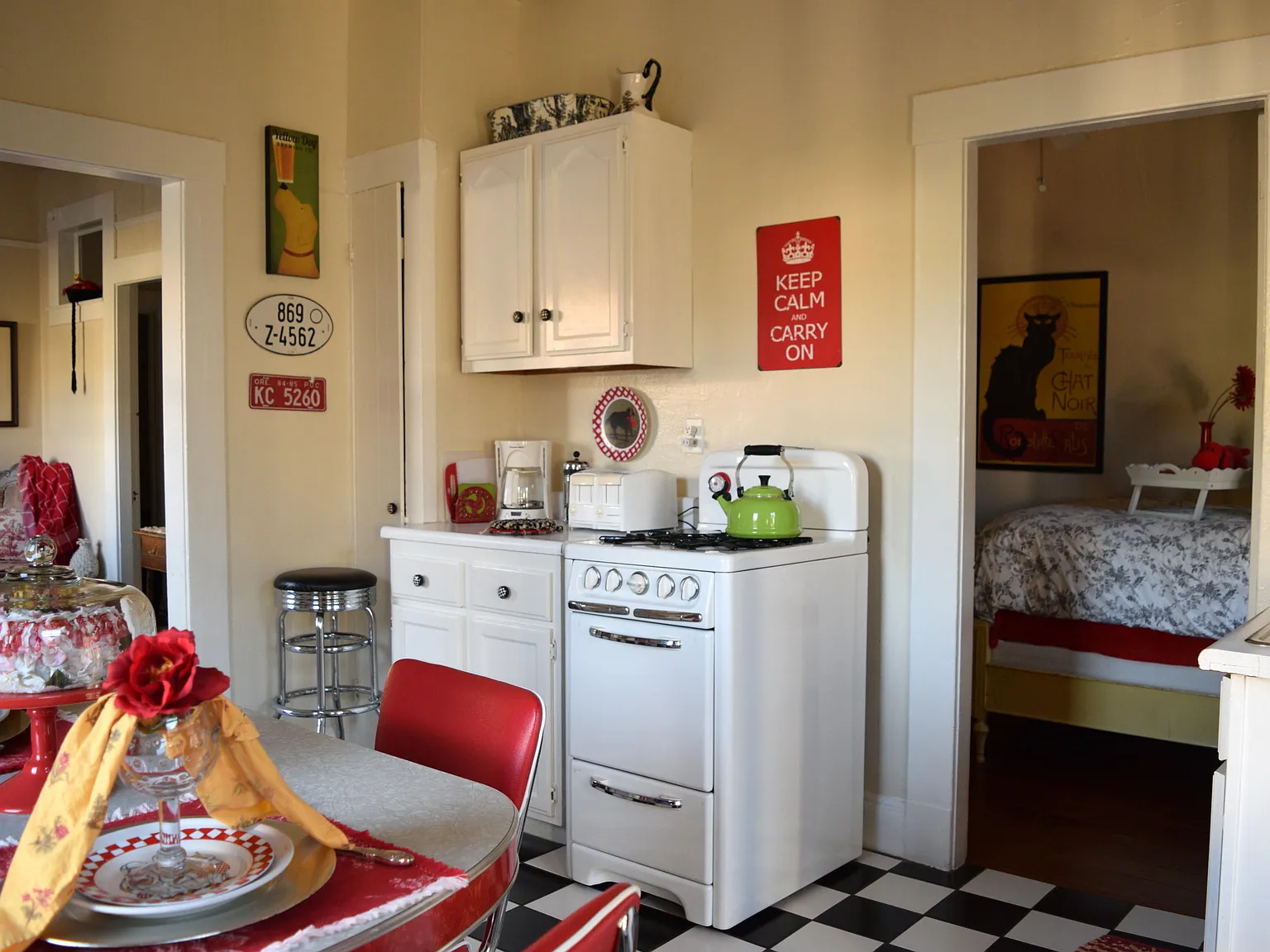 2 bed, 1.0 bath, 1000 sqft, $5,700 — Photo 3