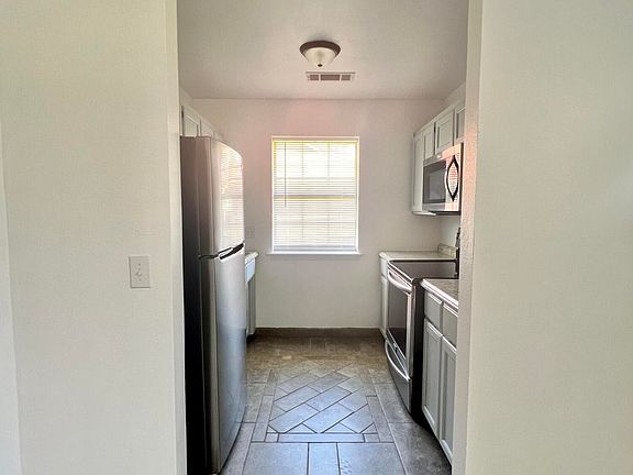 4th image of 805 W McIlroy St