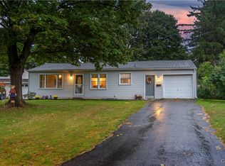 7 Oakdale Ave S, New Hartford, NY 13413