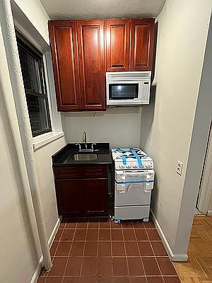 3rd image of 46 Allen St #1BB