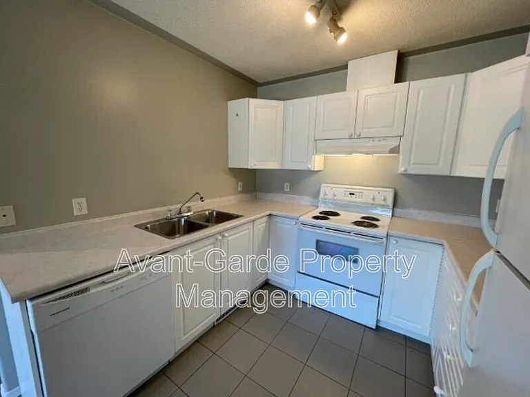 4405 37th St #9 — Photo 7