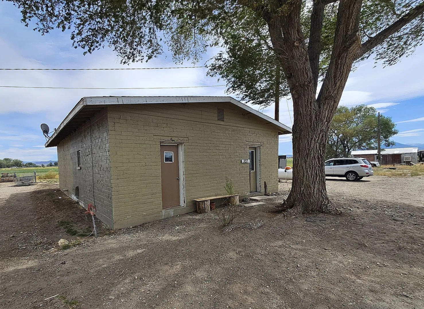 2 bedroom house on a ranch — Photo 1