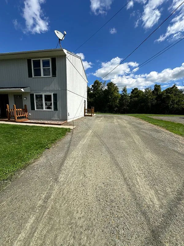 2 bed, 1.0 bath, 948 sqft, $1,200 — Photo 2