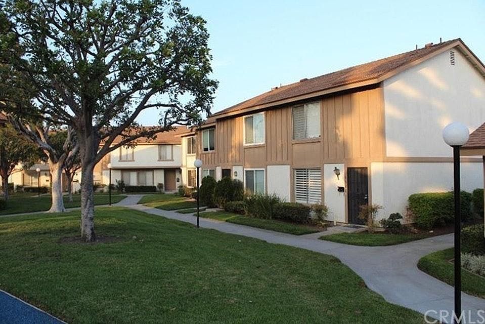 2nd image of 411 W Alton Ave