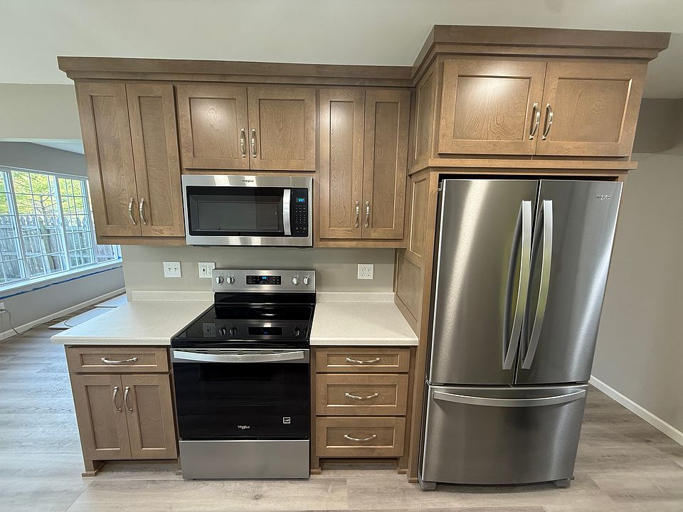 1st image of 2549 Woodale Ave #2549