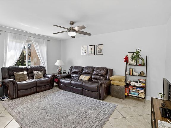 5th image of 807 NW 91st Terrace NW #807