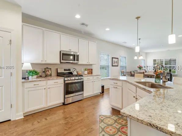112 Hawthorn Ln, Hardeeville, SC 29927