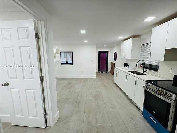 4th image of 520 NW 45th St #2