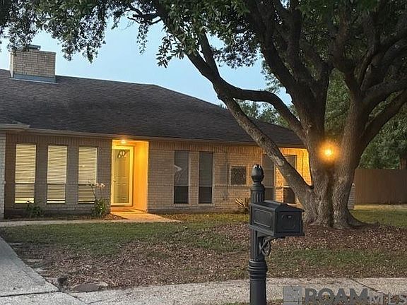 3rd image of 414 Arrowwood Dr