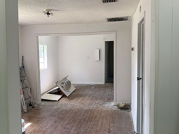 4th image of 2035 Curry Ln