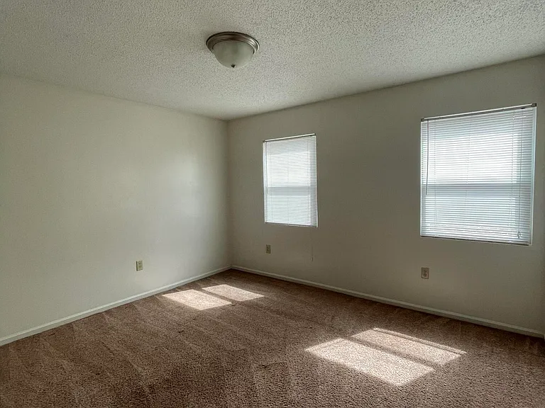 249 Cordell Cir — Photo 4