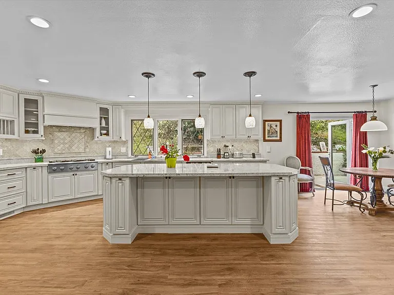 2705 Clear Creek Ln — Photo 15