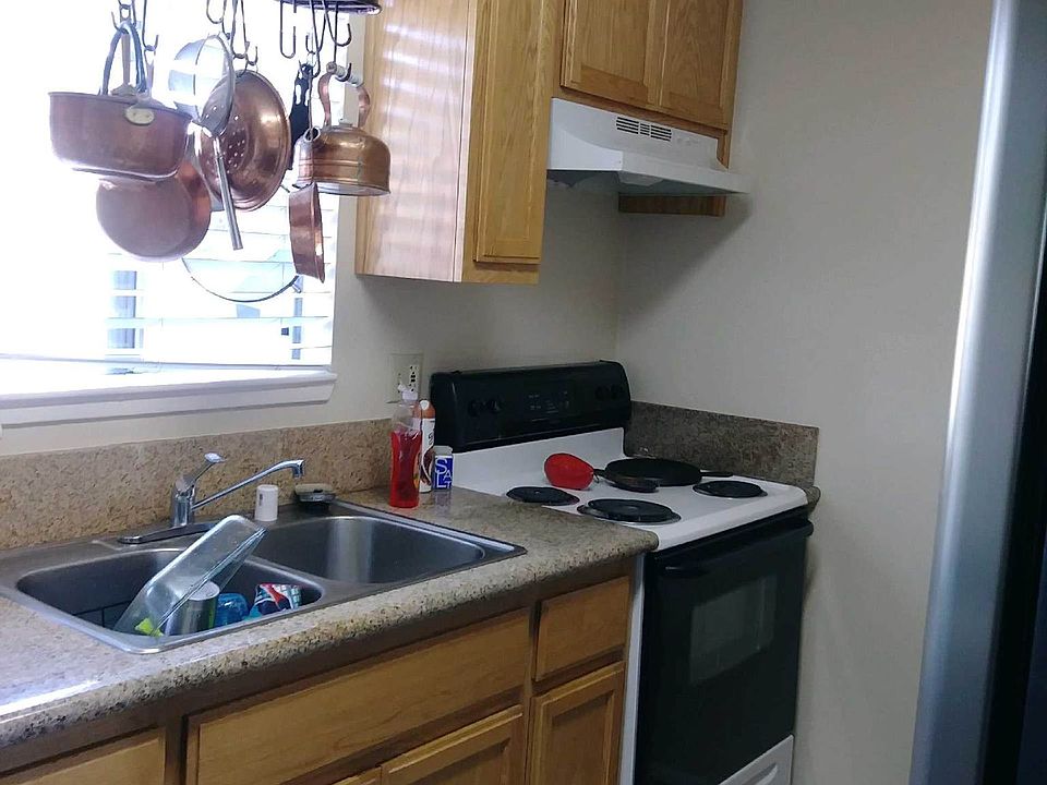 2nd image of 427 2nd St