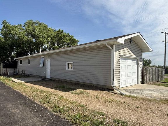 4th image of 324 3rd Ave E