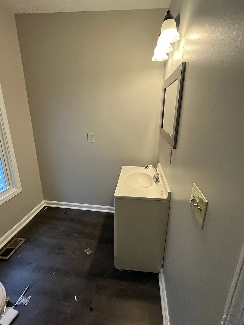 Cudell 4 Bedroom - Single Family Rental — Photo 2