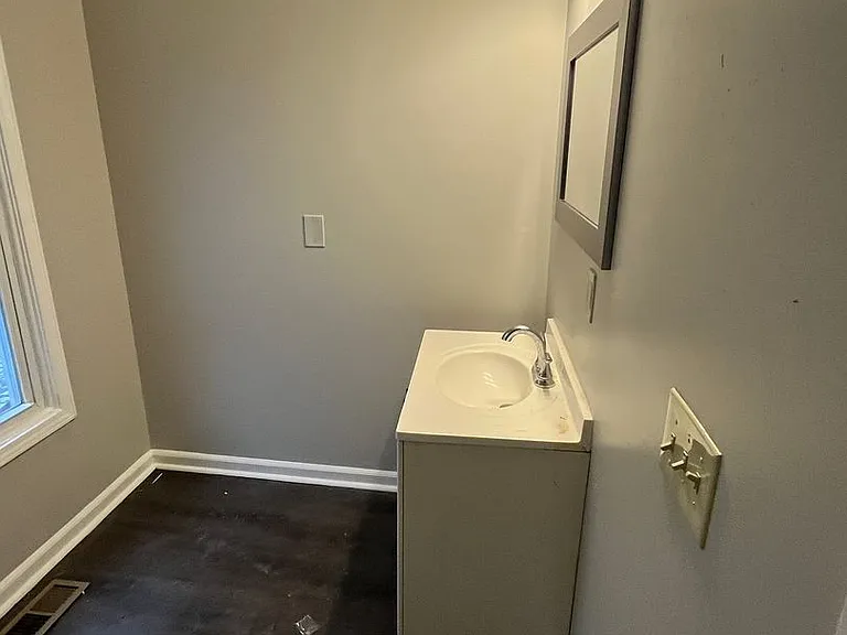 7728 Elton Ave — Photo 2