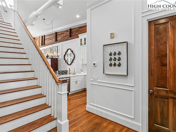 3rd image of 118 W Union Street Suite A