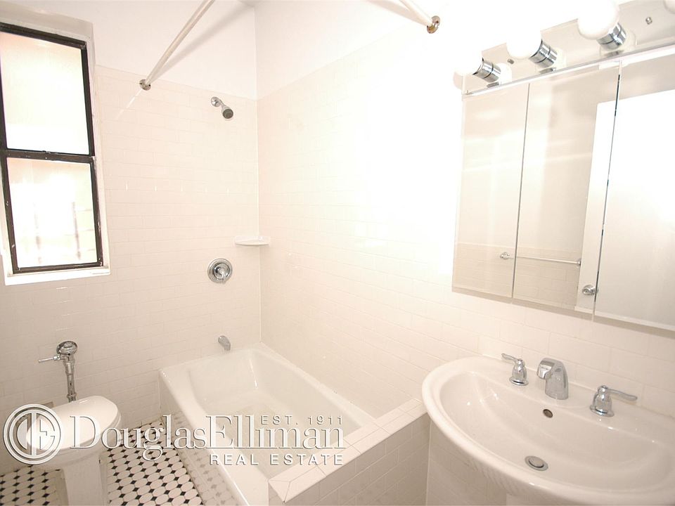 2nd image of 3609 Broadway Frnt 3